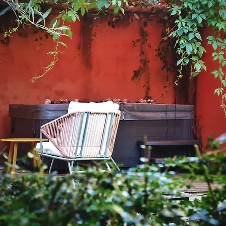 Pensión Condamine 3*